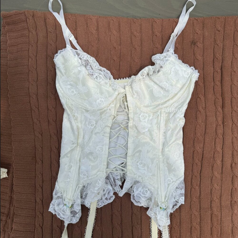 Vintage Lace Bustier – Frederick’s of Hollywood – Size 36 Stunning vintage ivory
